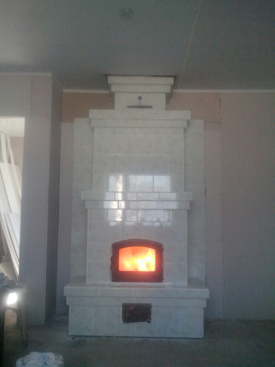 печь с декоративной дверцей